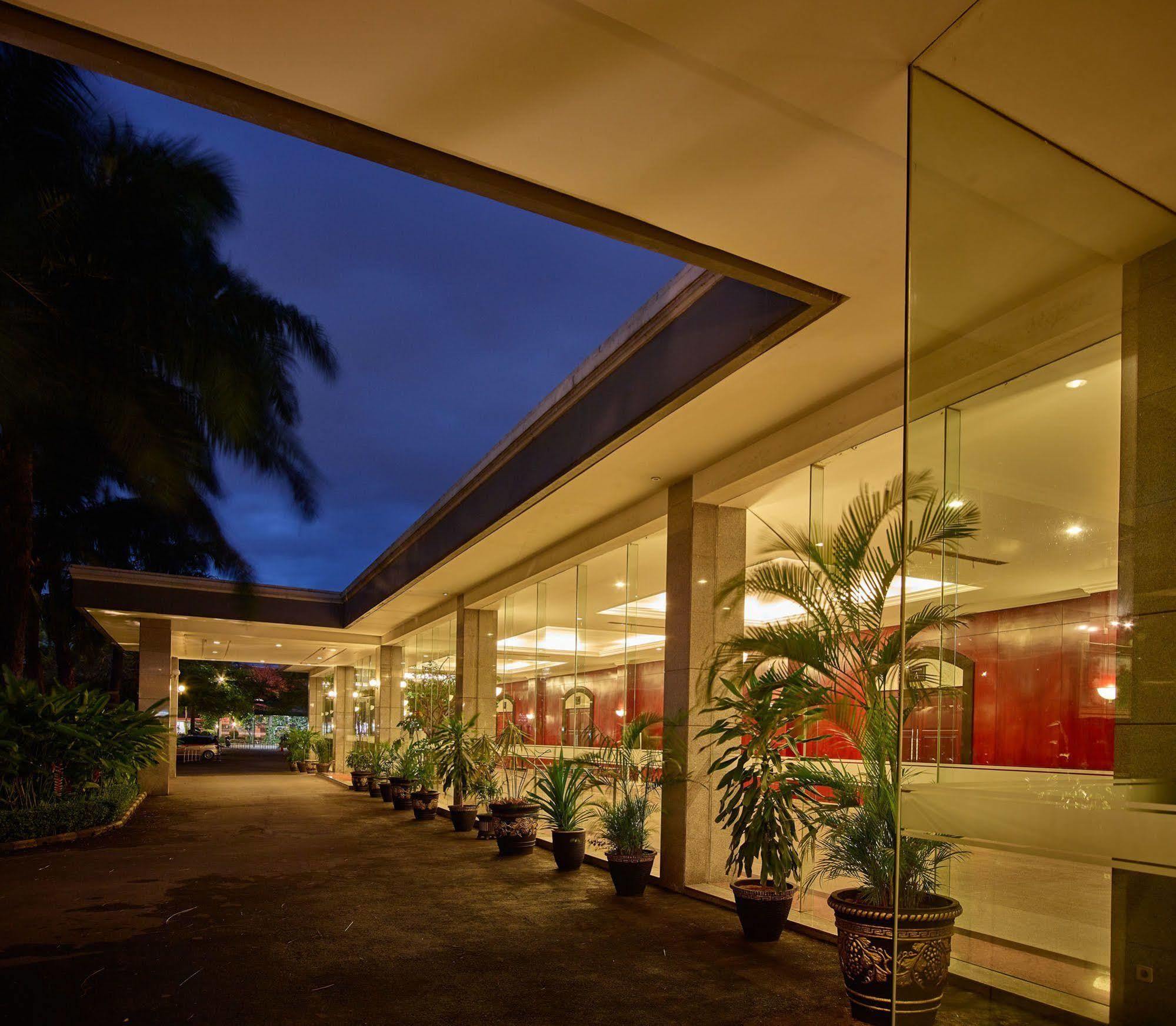 Istana Nelayan Hotel Tangerang Exterior photo