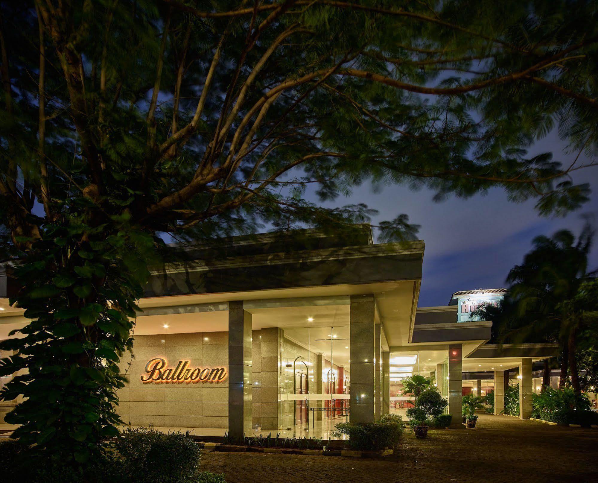 Istana Nelayan Hotel Tangerang Exterior photo