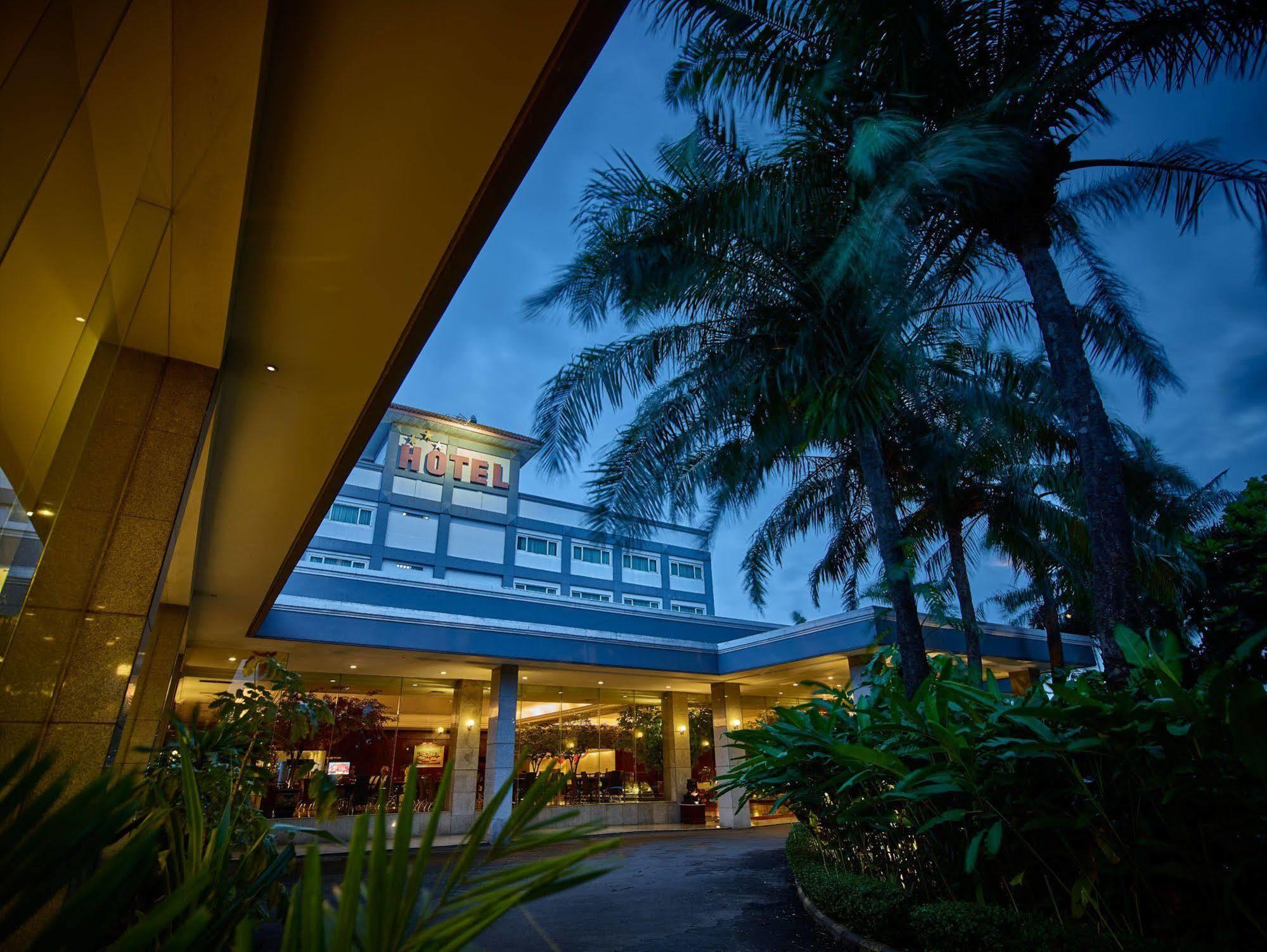 Istana Nelayan Hotel Tangerang Exterior photo