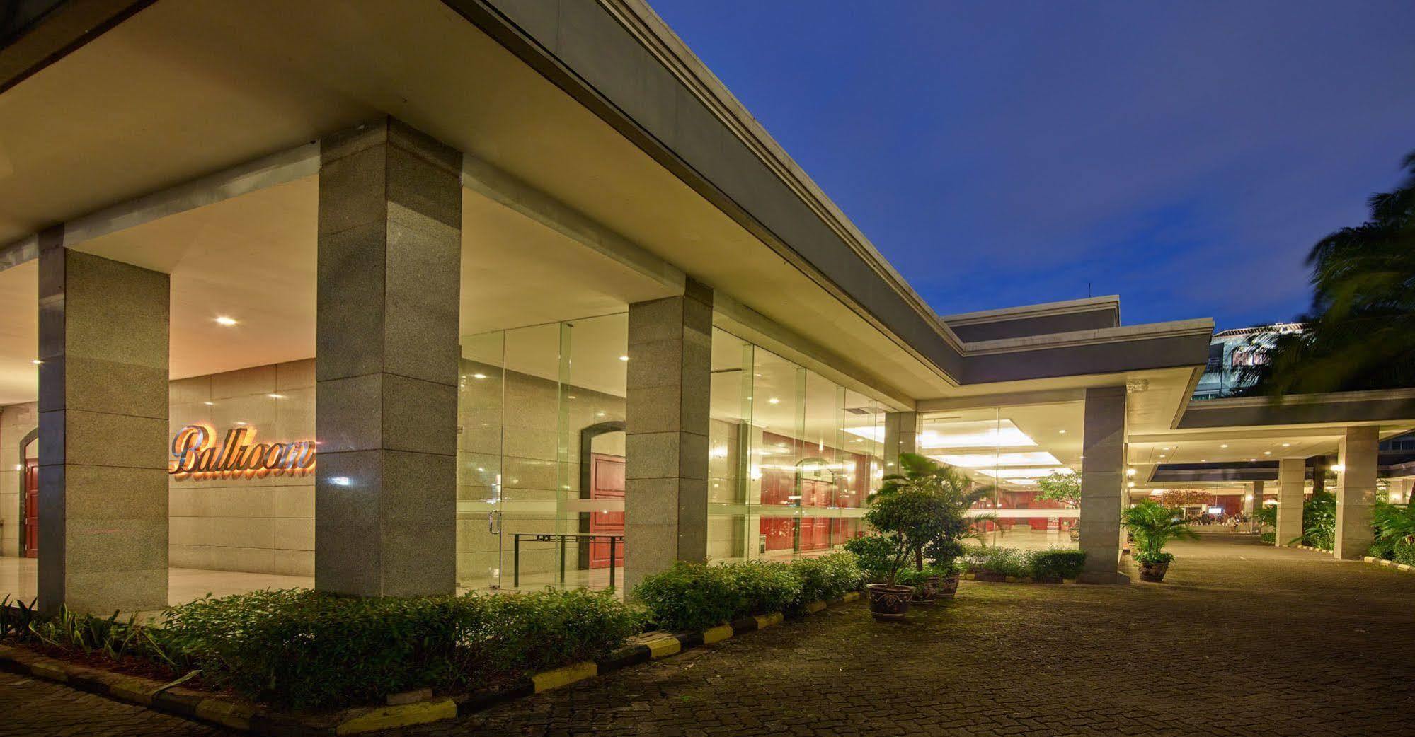 Istana Nelayan Hotel Tangerang Exterior photo