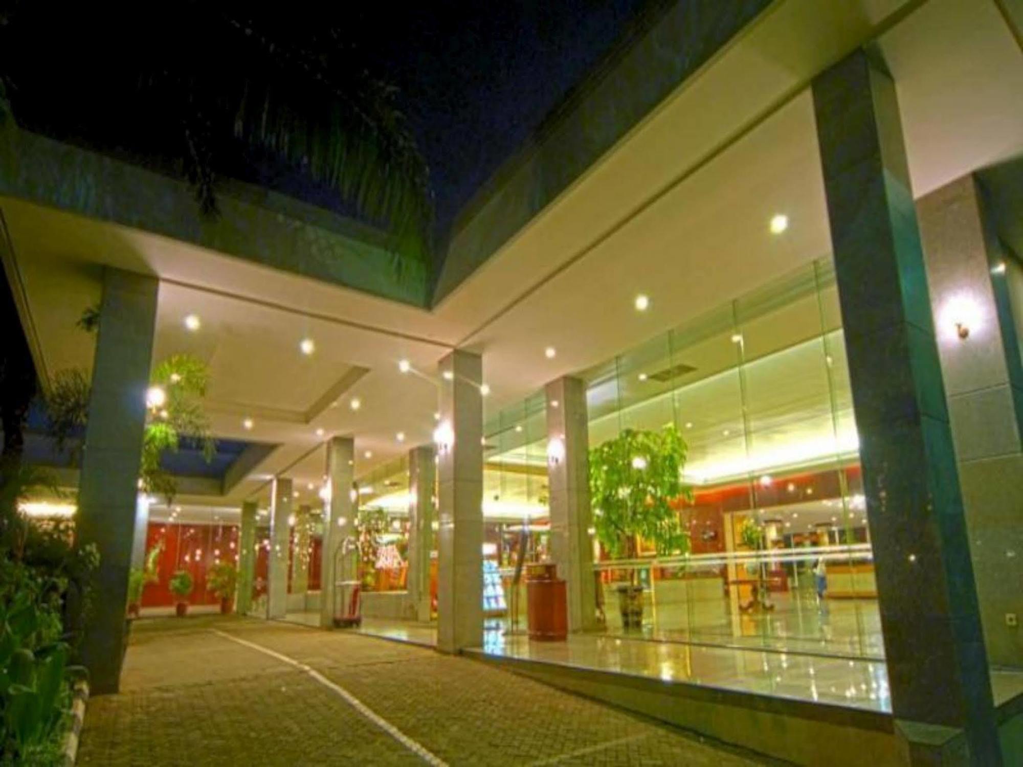 Istana Nelayan Hotel Tangerang Exterior photo